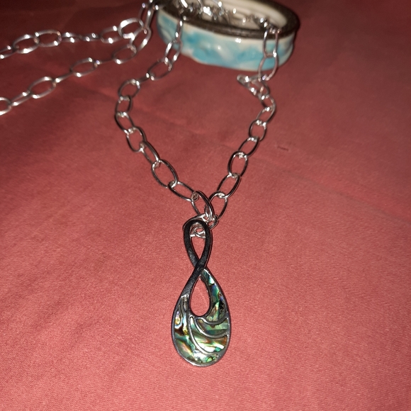 Abalone Silvertone infinity fashion necklace - Picture 1 of 2